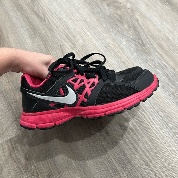 NIKE SHOES - Picture 2 of 9